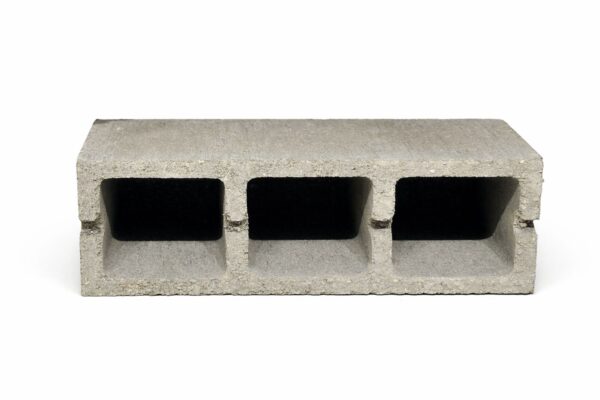Bloco de vedação industrial com fundo aparente 14x19x39 cm